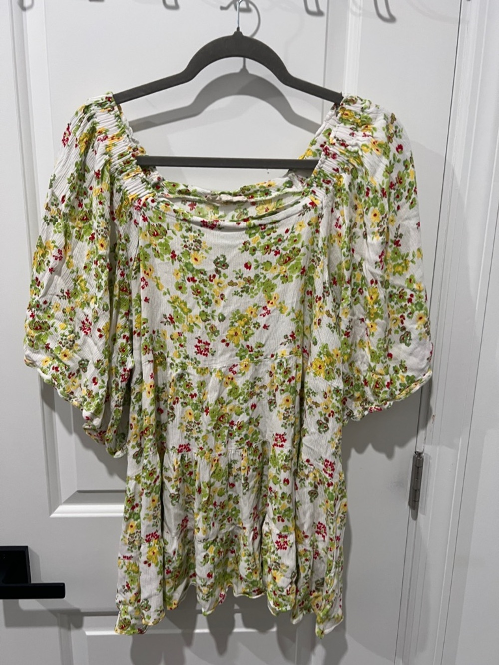 Cactus + Pearl Floral Puff Sleeve Top in White with Green & Yellow Print Size XL